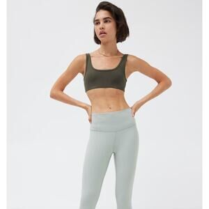 Aritzia TnAction Green Sports bra size XS